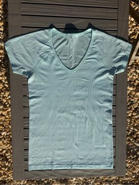 lululemon Swiftly athletica Light Blue V-Neck Short Sleeve Tee